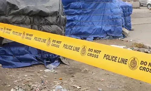 Gujrat | ಬಣ್ಣ ಹಾಕುವ ಕಾರ್ಖಾನೆಯ ಟ್ಯಾಂಕ್ ಸ್ವಚ್ಛಗೊಳಿಸಲು ಇಳಿದ ಮೂವರು ವಲಸೆ ಕಾರ್ಮಿಕರು ಮೃತ್ಯು, ಇನ್ನೋರ್ವ ಗಂಭೀರ