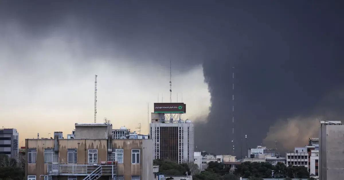 ಇರಾನ್ ನ ತೈಲ ಘಟಕಗಳ ಮೇಲೆ ದಾಳಿ: ಟೆಹ್ರಾನ್ ನಲ್ಲಿ ಒಬ್ಬರಿಗೆ 20 ಲೀ.ಇಂಧನ ಕೋಟಾ ನಿಗದಿ; ವರದಿ ಇರಾನ್ ನ ತೈಲ ಘಟಕಗಳ ಮೇಲೆ ದಾಳಿ: ಟೆಹ್ರಾನ್ ನಲ್ಲಿ ಒಬ್ಬರಿಗೆ 20 ಲೀ.ಇಂಧನ ಕೋಟಾ ನಿಗದಿ; ವರದಿ