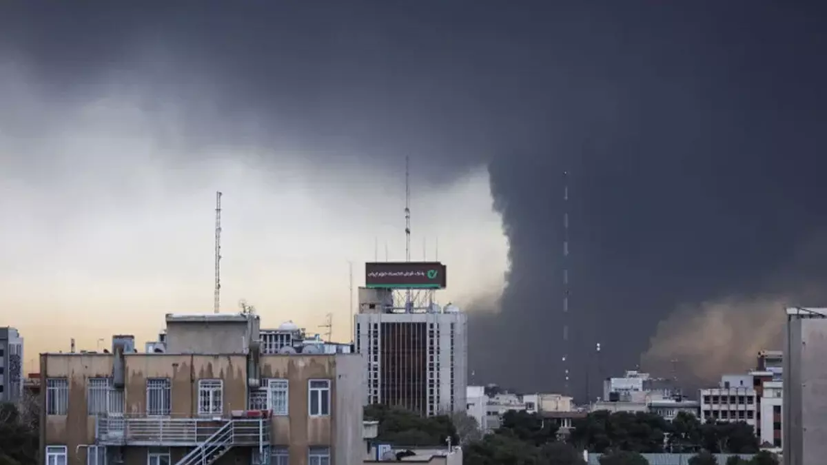 Saudi Arabia | ಕಟ್ಟಡದ ಮೇಲೆ ಕ್ಷಿಪಣಿ ದಾಳಿ: ಇಬ್ಬರು ಮೃತ್ಯು, 12 ಮಂದಿಗೆ ಗಾಯ Saudi Arabia | ಕಟ್ಟಡದ ಮೇಲೆ ಕ್ಷಿಪಣಿ ದಾಳಿ: ಇಬ್ಬರು ಮೃತ್ಯು, 12 ಮಂದಿಗೆ ಗಾಯ