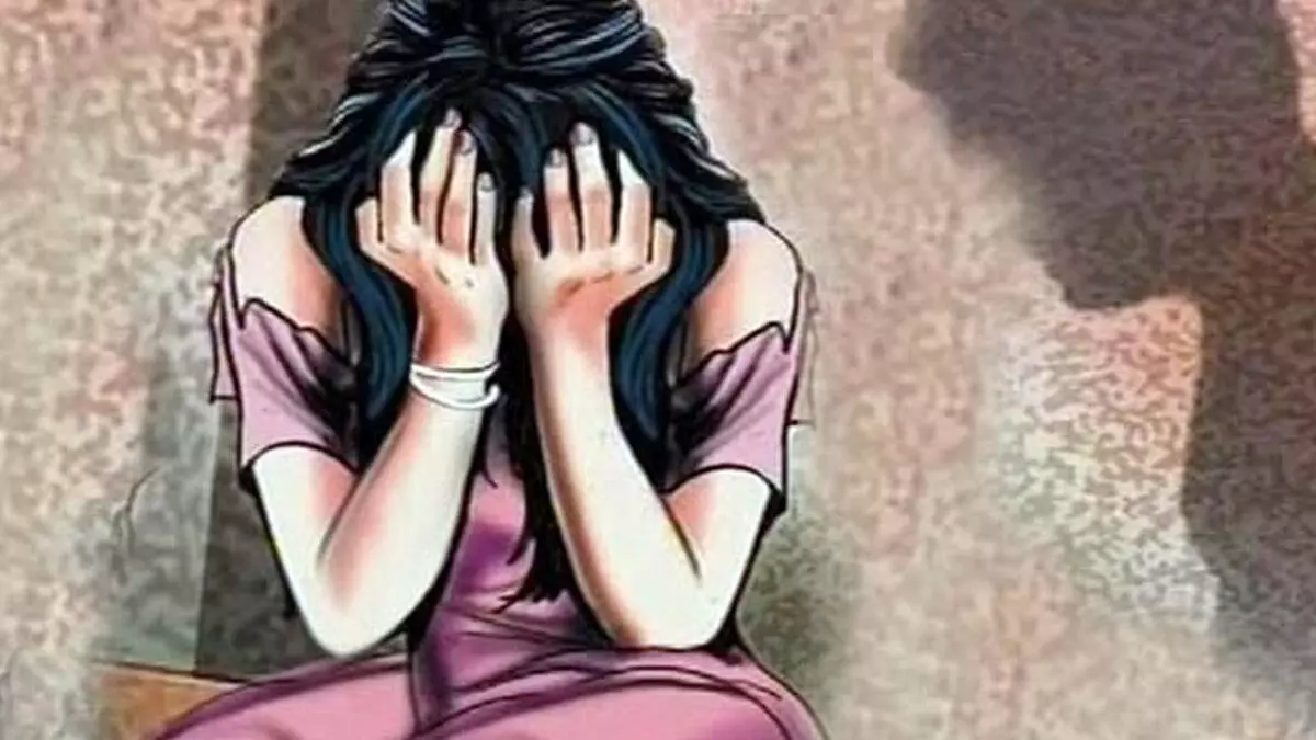ಬಿಹಾರ | ಮೂಕ ಮಹಿಳೆಗೆ ಲೈಂಗಿಕ ಕಿರುಕುಳ ಆರೋಪ : ವ್ಯಕ್ತಿಯ ತಲೆ ಬೋಳಿಸಿ ಮೆರವಣಿಗೆ ಮಾಡಿದ ಗ್ರಾಮಸ್ಥರು ಬಿಹಾರ | ಮೂಕ ಮಹಿಳೆಗೆ ಲೈಂಗಿಕ ಕಿರುಕುಳ ಆರೋಪ : ವ್ಯಕ್ತಿಯ ತಲೆ ಬೋಳಿಸಿ ಮೆರವಣಿಗೆ ಮಾಡಿದ ಗ್ರಾಮಸ್ಥರು