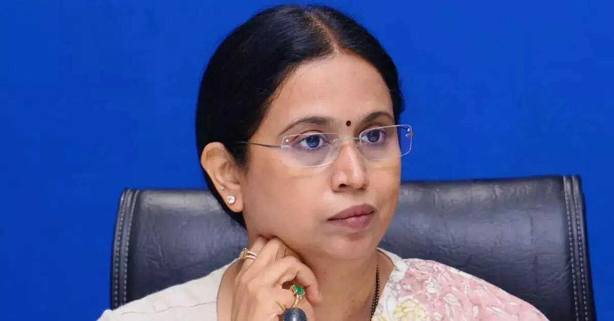 ಮಹಿಳಾ ದಿನಾಚರಣೆ ದಿನವೇ ಕೇಂದ್ರದಿಂದ ‘ಸಿಲಿಂಡರ್ ಬೆಲೆ ಏರಿಕೆ ಉಡುಗೊರೆ’: ಸಚಿವೆ ಲಕ್ಷ್ಮಿ ಹೆಬ್ಬಾಳ್ಕರ್ ಮಹಿಳಾ ದಿನಾಚರಣೆ ದಿನವೇ ಕೇಂದ್ರದಿಂದ ‘ಸಿಲಿಂಡರ್ ಬೆಲೆ ಏರಿಕೆ ಉಡುಗೊರೆ’: ಸಚಿವೆ ಲಕ್ಷ್ಮಿ ಹೆಬ್ಬಾಳ್ಕರ್