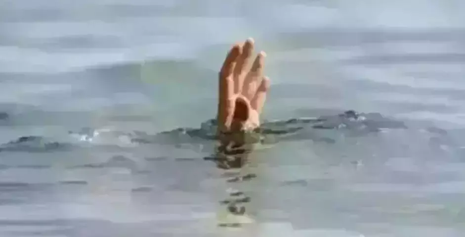 Mysuru| ನಾಲೆಯಲ್ಲಿ ಈಜಲು ಹೋಗಿದ್ದ ವಿದ್ಯಾರ್ಥಿ ಮುಳುಗಿ ಸಾವು Mysuru| ನಾಲೆಯಲ್ಲಿ ಈಜಲು ಹೋಗಿದ್ದ ವಿದ್ಯಾರ್ಥಿ ಮುಳುಗಿ ಸಾವು