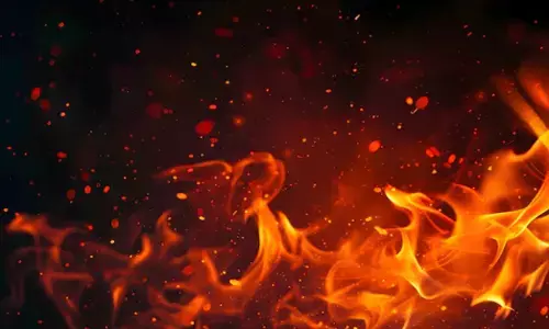 Bengaluru | ಕ್ಷುಲಕ ಕಾರಣಕ್ಕೆ ಪತ್ನಿ, ಅತ್ತೆ, ಮಾವನ ಮೇಲೆ ಪೆಟ್ರೋಲ್ ಸುರಿದು ಬೆಂಕಿ ಹಚ್ಚಿದ ಆಟೋ ಚಾಲಕ!