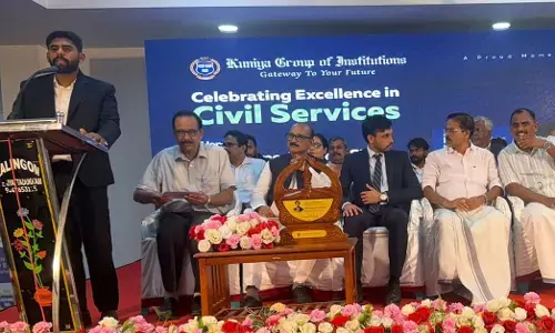 ಕಾಸರಗೋಡು : ಯುಪಿಎಸ್‌ಸಿ ಪರೀಕ್ಷೆಯಲ್ಲಿ 382ನೇ ರ‍್ಯಾಂಕ್ ಗಳಿಸಿದ ಮೊಹಮ್ಮದ್ ಅಶ್ಮಿಲ್ ಶಾಹ್ ಹುದವಿಗೆ ಸನ್ಮಾನ