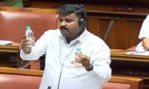 ಸದನದಲ್ಲಿ ಕೊಳಚೆ ನೀರು ಪ್ರದರ್ಶನ ಮಾಡಿದ ಜೆಡಿಎಸ್ ಸದಸ್ಯ; ಕಾರಣವೇನು?