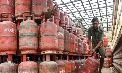 LPG ಪೂರೈಕೆ, ವಿತರಣೆಗೆ ಕೇಂದ್ರ ಸರಕಾರದ ನಿಯಂತ್ರಣ; ಮನೆ,ವಾಹನಗಳಿಗೆ LPG ಪೂರೈಕೆ ಶೇ.100ರಷ್ಟು ಗ್ಯಾರಂಟಿ