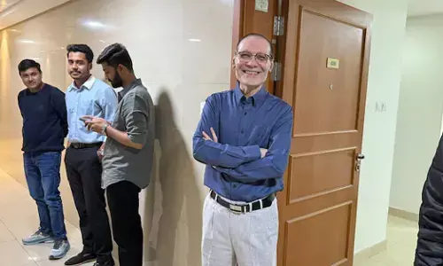 ದುಬೈಯಲ್ಲಿ ಸಿಲುಕಿರುವ ಭಾರತೀಯರಿಗೆ ತನ್ನ ಅಪಾಟ್ರ್ಮೆಂಟ್ ನಲ್ಲಿ ಆಶ್ರಯ ಕಲ್ಪಿಸಿದ ಭಾರತೀಯ ಉದ್ಯಮಿ