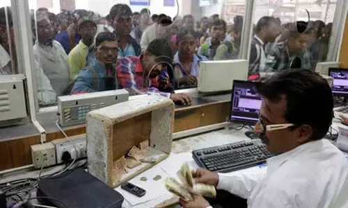 ಕೌಂಟರ್‌ ನಲ್ಲಿ ಟಿಕೆಟ್ ಖರೀದಿಸುವ ಗ್ರಾಹಕರಿಗೂ ರೈಲ್ವೆ ವಿಮೆ ನೀಡಲೇಬೇಕು: ಸುಪ್ರೀಂ ಕೋರ್ಟ್