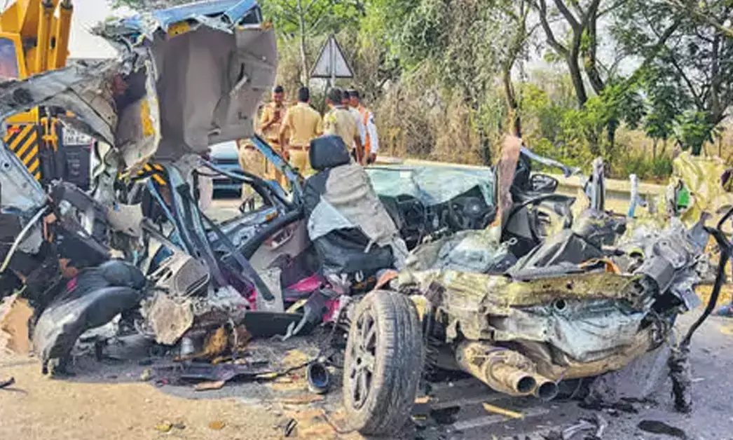 ಟ್ರಕ್‌ ಗೆ ಡಿಕ್ಕಿ ಹೊಡೆದು ಹೆದ್ದಾರಿಯಲ್ಲಿ ಉರುಳಿದ ಕಾರು: ಮೂವರು ಐಐಟಿ ವಿದ್ಯಾರ್ಥಿಗಳು ಮೃತ್ಯು