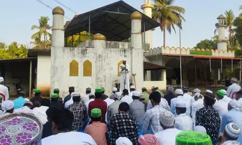 ಹೆನ್ನಾಬೈಲ್| ಈದ್ಗಾ ಮೈದಾನದಲ್ಲಿ ಸಂಭ್ರಮದ ಈದುಲ್ ಫಿತ್ರ್ ಆಚರಣೆ