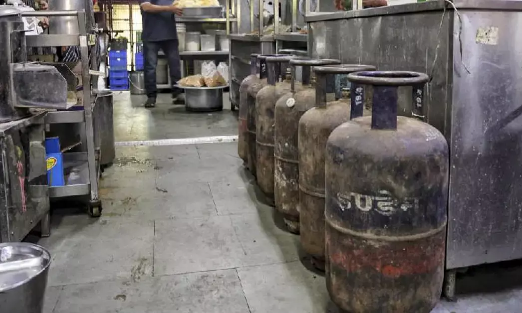 ‘ಎಲ್‌ಪಿಜಿ ಶುಲ್ಕ’, ‘ಇಂಧನ ವೆಚ್ಚ ವಸೂಲಿ’ ಮಾಡುವಂತಿಲ್ಲ: ಹೊಟೇಲ್‌ಗಳಿಗೆ ಕೇಂದ್ರೀಯ ಗ್ರಾಹಕ ರಕ್ಷಣಾ ಪ್ರಾಧಿಕಾರ ಎಚ್ಚರಿಕೆ