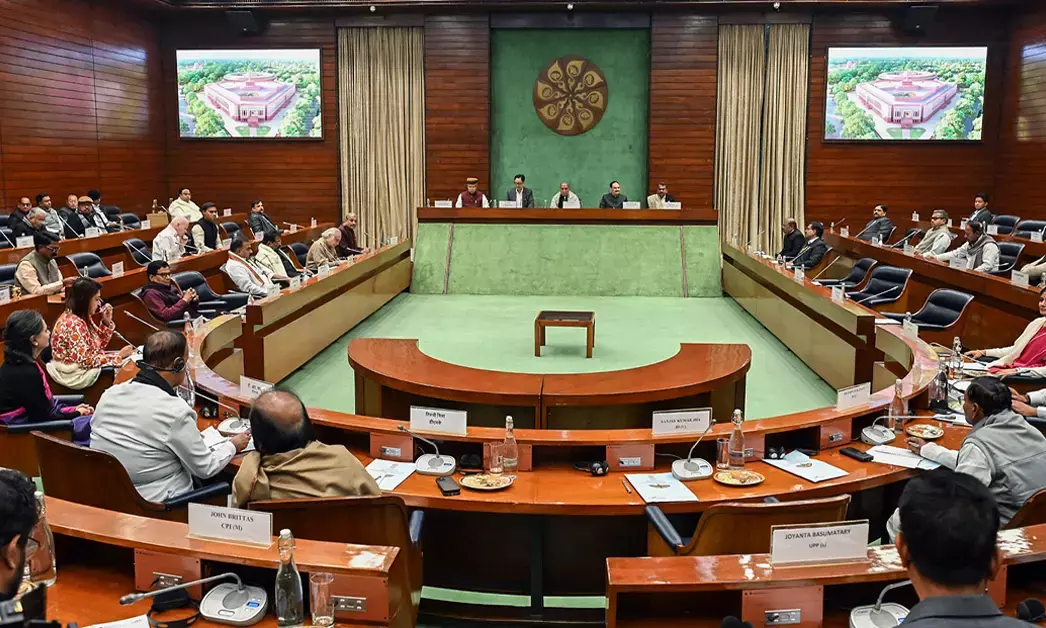 ಭಾರತದ ಇಂಧನ ಭದ್ರತೆ ಸ್ಥಿರವಾಗಿದೆ: ಸರ್ವ ಪಕ್ಷಗಳ ಸಭೆಯಲ್ಲಿ ಕೇಂದ್ರ ಸರಕಾರ