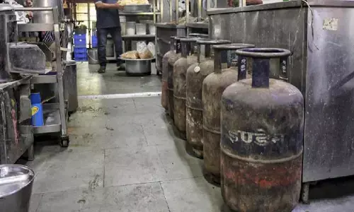 ‘ಎಲ್‌ಪಿಜಿ ಶುಲ್ಕ’, ‘ಇಂಧನ ವೆಚ್ಚ ವಸೂಲಿ’ ಮಾಡುವಂತಿಲ್ಲ: ಹೊಟೇಲ್‌ಗಳಿಗೆ ಕೇಂದ್ರೀಯ ಗ್ರಾಹಕ ರಕ್ಷಣಾ ಪ್ರಾಧಿಕಾರ ಎಚ್ಚರಿಕೆ