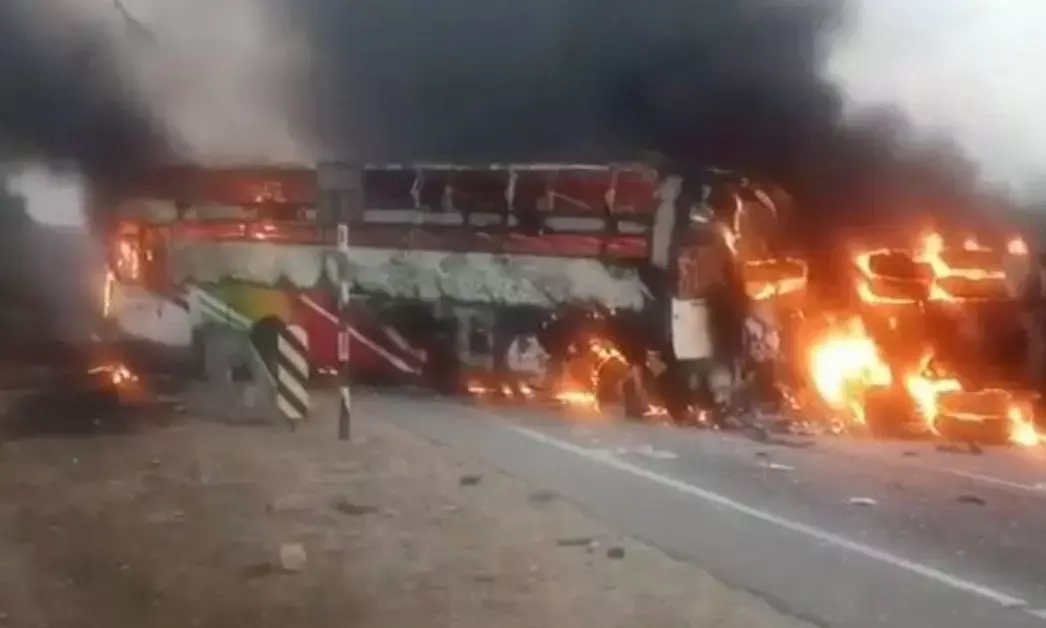 Andhra Pradesh | ಬಸ್-ಟಿಪ್ಪರ್ ಲಾರಿ ನಡುವೆ ಭೀಕರ ಅಪಘಾತ: ಕನಿಷ್ಠ 14 ಮಂದಿ ಮೃತ್ಯು, 23 ಜನರಿಗೆ ಗಾಯ