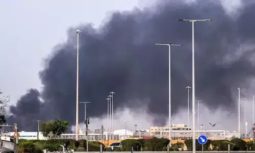 ಅಬುಧಾಬಿ| ಭದ್ರತಾ ಪಡೆಗಳು ಹೊಡೆದುರುಳಿಸಿದ ಕ್ಷಿಪಣಿಯ ಅವಶೇಷ ಬಿದ್ದು ಭಾರತೀಯ ಪ್ರಜೆ ಸಹಿತ ಇಬ್ಬರು ಮೃತ್ಯು