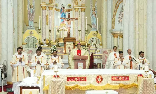 ಮಂಗಳೂರು: ರೊಸಾರಿಯೊ ಕ್ಯಾಥೆಡ್ರೆಲ್‌ನಲ್ಲಿ ‘ಕ್ರಿಸಮ್ ಬಲಿಪೂಜೆ ’