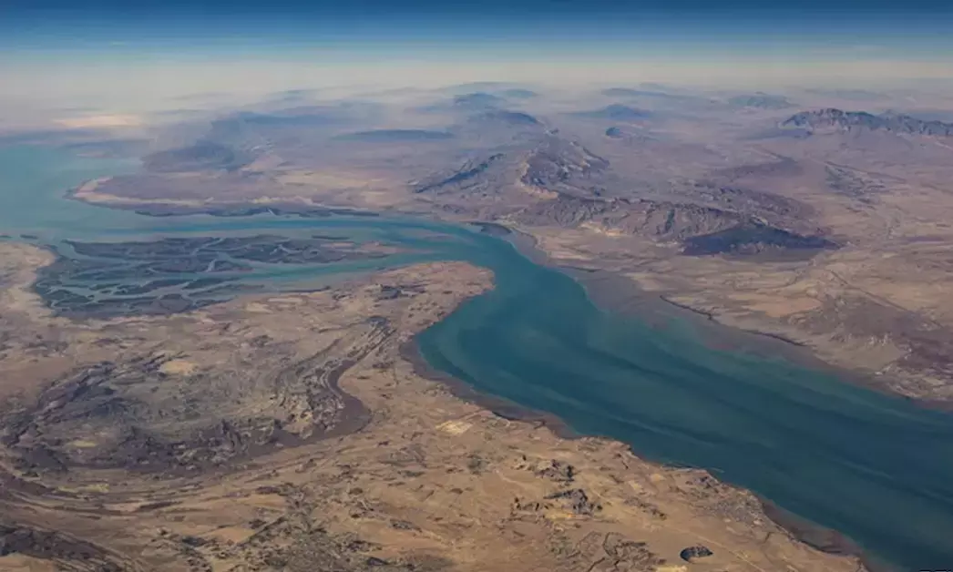 ಹಾರ್ಮುಝ್ ಜಲಸಂಧಿಯ ಮೂಲಕ ಯಾರನ್ನು ಹಾದು ಹೋಗಲು ಬಿಡಬೇಕೆಂದು ಇರಾನ್ ಹೇಗೆ ನಿರ್ಧರಿಸುತ್ತದೆ?