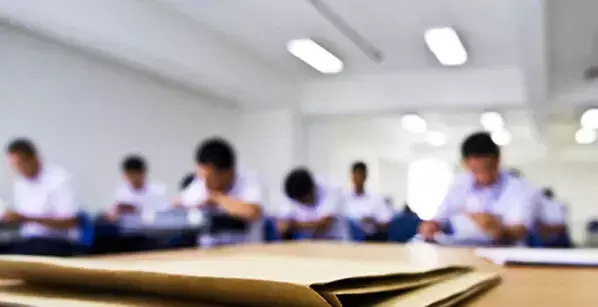 ಮೂರನೆಯವನಿಗೇಕೆ ಮಣೆ?