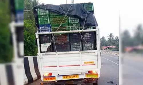 Kasargod | ಕೆಟ್ಟು ನಿಂತಿದ್ದ ಪಿಕಪ್ ವ್ಯಾನ್ ಗೆ ಬೈಕ್ ಢಿಕ್ಕಿ: ಸವಾರ ಮೃತ್ಯು