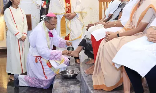 ಮುಕ್ಕಾ: ಬಿಷಪ್‌ರಿಂದ ಶಿಷ್ಯರ ಪಾದ ತೊಳೆದು ಪವಿತ್ರ ಗುರುವಾರ ಆಚರಣೆ