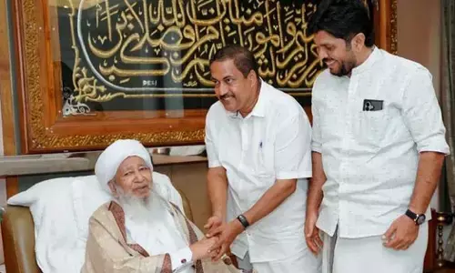 ಮಂಜೇಶ್ವರ : ಎಪಿ ಉಸ್ತಾದರನ್ನು ಭೇಟಿಯಾದ LDF ಅಭ್ಯರ್ಥಿ ಕೆ. ಆರ್. ಜಯಾನಂದ