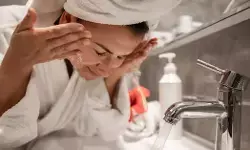 ಡಬಲ್ ಕ್ಲೆನ್ಸಿಂಗ್ ಬೇಸಿಗೆಗೆ ಅಗತ್ಯವಿರುವ ಚರ್ಮ ರಕ್ಷಣೆಯೆ? ವೈದ್ಯರು ಹೇಳುವುದೇನು?