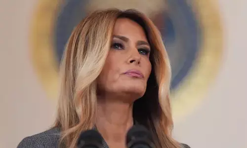 Epstein ನಂಟು ನಿರಾಕರಿಸಿದ ಮೆಲನಿಯಾ ಟ್ರಂಪ್; ವಿಚಾರಣೆಗೆ ಡೆಮಾಕ್ರಾಟರ ಆಗ್ರಹ