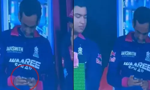 ಡಗೌಟ್ ನಲ್ಲಿ ಮೊಬೈಲ್ ಬಳಸಿದ ರಾಜಸ್ಥಾನ್ ರಾಯಲ್ಸ್ ತಂಡದ ಮ್ಯಾನೇಜರ್; IPL ನಿಯಮಾವಳಿಗಳ ಉಲ್ಲಂಘನೆ ಎಂದ ಲಲಿತ್ ಮೋದಿ