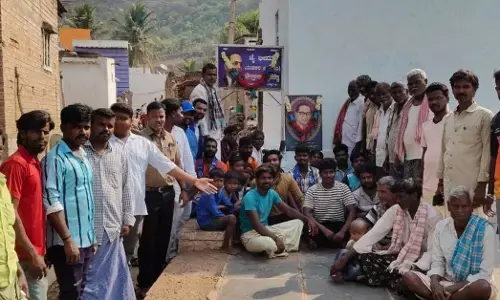 Ballari | ಗೊಲ್ಲಲಿಂಗಮ್ಮನಹಳ್ಳಿ ಗ್ರಾಮದಲ್ಲಿ ಸರಳವಾಗಿ ಅಂಬೇಡ್ಕರ್ ಜಯಂತಿ ಆಚರಣೆ