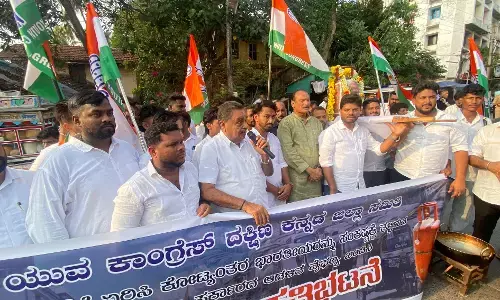 ಅಡುಗೆ ಅನಿಲ ಬೆಲೆ ಏರಿಕೆಯ ವಿರುದ್ಧ ದ.ಕ.ಜಿಲ್ಲಾ ಯುವ ಕಾಂಗ್ರೆಸ್ ಪ್ರತಿಭಟನೆ