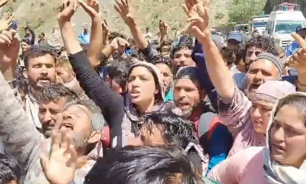 ಜಮ್ಮು-ಕಾಶ್ಮೀರ| ಸ್ವಘೋಷಿತ ಗೋರಕ್ಷಕರಿಗೆ ಹೆದರಿ ಹೊಳೆಗೆ ಹಾರಿದ ಯುವಕ: ಮುಂದುವರಿದ ಶೋಧ ಕಾರ್ಯಾಚರಣೆ