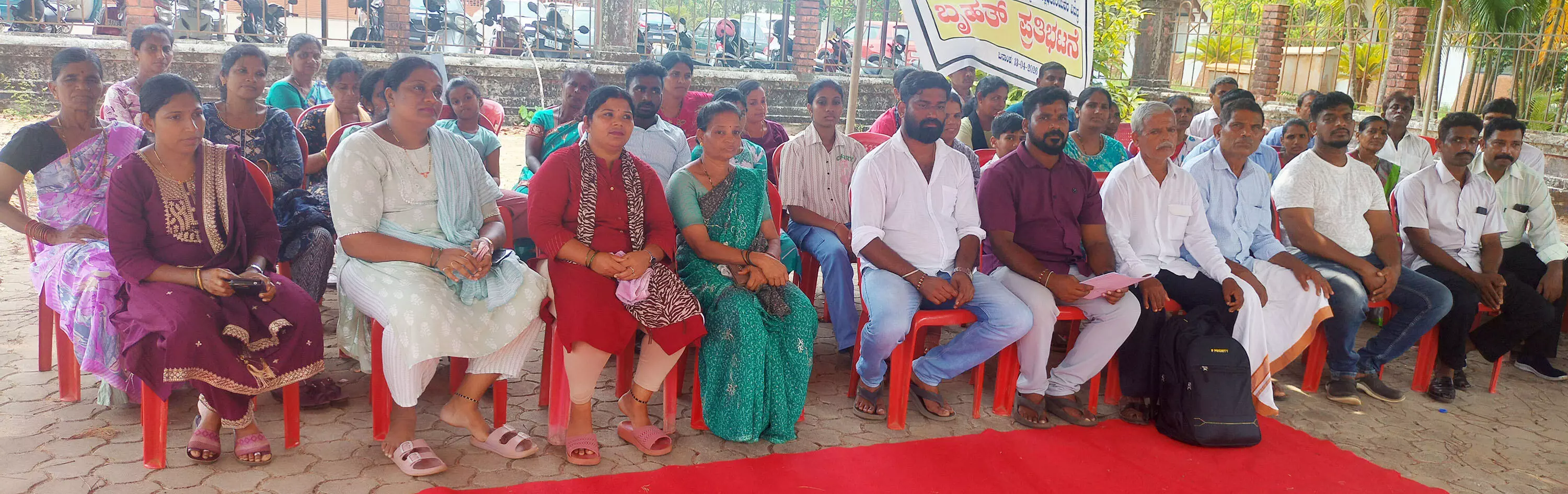 ಗ್ರಾಮಸ್ಥರ ಬದಲು ಮರಳು ಗುತ್ತಿಗೆದಾರರಿಗೆ ಉಡುಪಿ ಜಿಲ್ಲಾಡಳಿತ ರಕ್ಷಣೆ: ಸಂತ್ರಸ್ಥರ ಆಕ್ರೋಶ ಗ್ರಾಮಸ್ಥರ ಬದಲು ಮರಳು ಗುತ್ತಿಗೆದಾರರಿಗೆ ಉಡುಪಿ ಜಿಲ್ಲಾಡಳಿತ ರಕ್ಷಣೆ: ಸಂತ್ರಸ್ಥರ ಆಕ್ರೋಶ