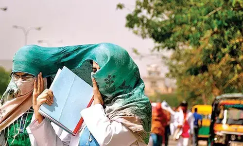 ಐದು ದಿನಗಳ ವರೆಗೆ ರಾಜ್ಯದ ವಿವಿಧ ಜಿಲ್ಲೆಗಳಲ್ಲಿ ‘ಬಿಸಿ ಗಾಳಿ’; ಯೆಲ್ಲೋ ಅಲರ್ಟ್ ಘೋಷಣೆ