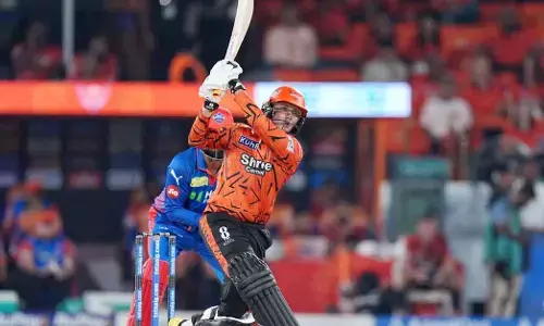 IPL 2026: ಬೌಲಿಂಗ್ ದಾಳಿ ಪುಡಿಗಟ್ಟುವ ‘ಸ್ಮೈಲಿಂಗ್ ಬುದ್ಧ’ ಅಭಿಷೇಕ್ ಶರ್ಮಾ