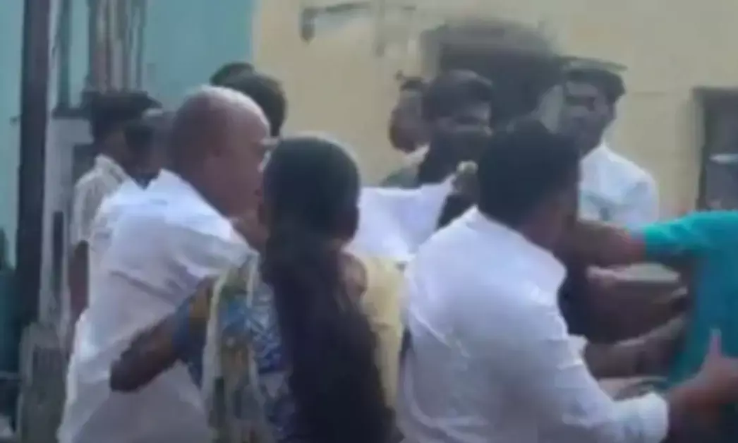 ತಮಿಳುನಾಡು ವಿಧಾನಸಭಾ ಚುನಾವಣೆ |ಎಐಎಡಿಎಂಕೆ-ಡಿಎಂಕೆ ಮತಗಟ್ಟೆ ಏಜೆಂಟ್ ಗಳ ನಡುವೆ ಮಾರಾಮಾರಿ