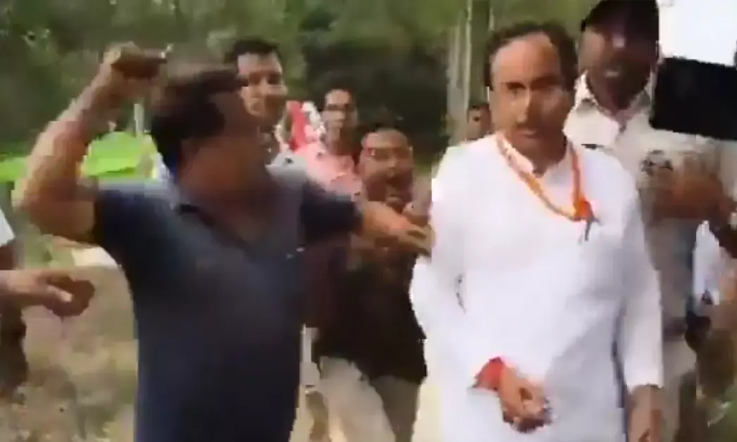 West Bengal ಮೊದಲ ಹಂತದ ಮತದಾನ| ಕುಮಾರ್‌ ಗಂಜ್‌ ನಲ್ಲಿ ಬಿಜೆಪಿ ಅಭ್ಯರ್ಥಿಯನ್ನು ಅಟ್ಟಾಡಿಸಿ ದಾಳಿ ಮಾಡಿದ ಗುಂಪು