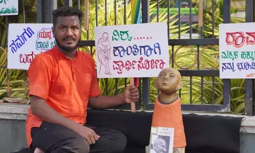 ಕುಂದಾಪುರ: ಯುದ್ಧ ವಿರೋಧಿಸಿ ರಾಮಾಂಜಿಯಿಂದ ಏಕಾಂಗಿ ಮೌನ ಪ್ರತಿಭಟನೆ