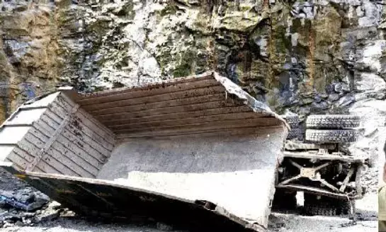 Gundlupete | ನಿಯಂತ್ರಣ ತಪ್ಪಿ ಕಂದಕಕ್ಕೆ ಉರುಳಿದ ಟಿಪ್ಪರ್: ಚಾಲಕ ಮೃತ್ಯು