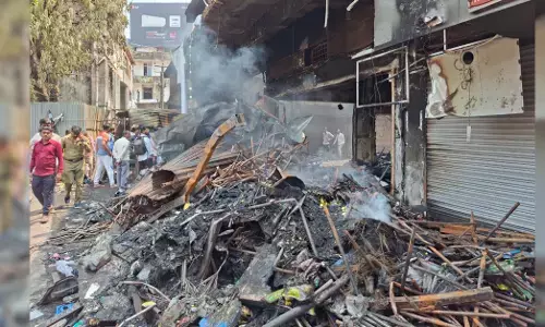 ಉಡುಪಿ ವಾಣಿಜ್ಯ ಕಟ್ಟಡದಲ್ಲಿ ಅಗ್ನಿ ದುರಂತ ಪ್ರಕರಣ | ಬೆಳಗ್ಗಿನವರೆಗೂ ಮುಂದುವರಿದ ಕಾರ್ಯಾಚರಣೆ: 2.5 ಕೋಟಿ ರೂ. ನಷ್ಟ ಅಂದಾಜು