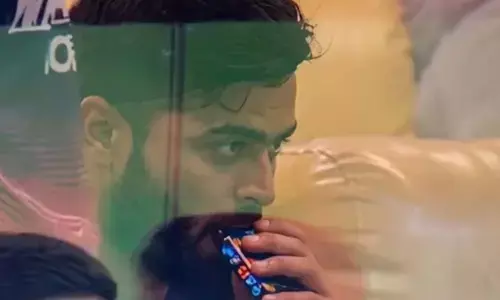 IPL 2026 | ಡ್ರೆಸ್ಸಿಂಗ್ ರೂಂನಲ್ಲಿ ಇ-ಸಿಗರೇಟ್ ಸೇದಿದ ರಿಯಾನ್ ಪರಾಗ್: ವಿಡಿಯೋ ವೈರಲ್