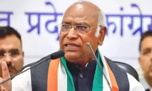 ಸಂಪಾದಕೀಯ | ಮೇ ಕ್ರಾಂತಿಯ ಬಲೂನಿಗೆ ಸೂಜಿ ಚುಚ್ಚಿದ ಖರ್ಗೆ