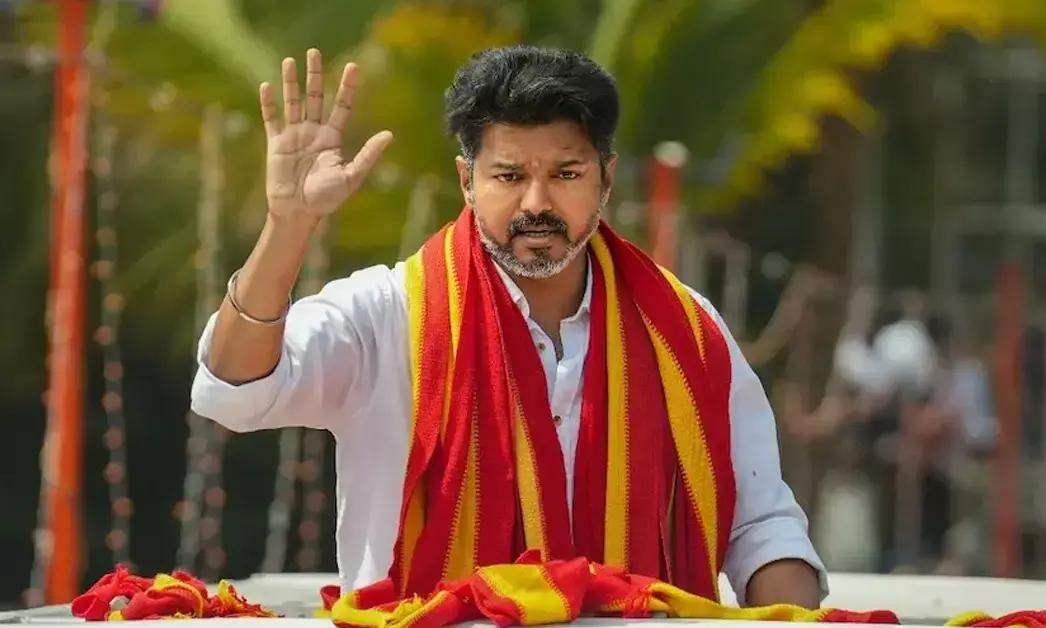 ತಮಿಳುನಾಡಿನಲ್ಲಿ ಅತಂತ್ರ ಫಲಿತಾಂಶ ಸಾಧ್ಯತೆ| ಟಿವಿಕೆ ಜೊತೆ ಮೈತ್ರಿ ಮಾಡಿಕೊಳ್ಳಿ; ಕಾಂಗ್ರೆಸ್‌ಗೆ ವಿಜಯ್ ತಂದೆ ಆಹ್ವಾನ