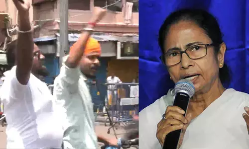 West Bengal | ಮತ ಎಣಿಕೆಯ ವೇಳೆ ಉದ್ವಿಗ್ನತೆ; ಸಿಎಂ ಮಮತಾ ನಿವಾಸದ ಮುಂದೆ ಬಿಜೆಪಿ ಬೆಂಬಲಿಗರಿಂದ ʼಜೈ‌ ಶ್ರೀರಾಮ್ʼ ಘೋಷಣೆ