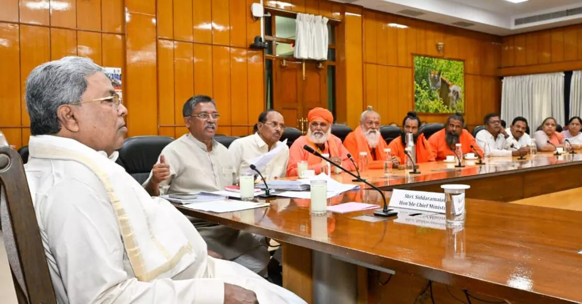 ಪರಿಶಿಷ್ಟರ ಮೀಸಲಾತಿ ಹೆಚ್ಚಳಕ್ಕೆ ಹೈಕೋರ್ಟ್ ನೀಡಿರುವ ತಡೆಯಾಜ್ಞೆ ತೆರವುಗೊಳಿಸಲು ಸಮರ್ಪಕ ವಕೀಲರನ್ನು ನೇಮಿಸಿ : ವಾಲ್ಮೀಕಿ ಸಮಾಜದ ಸಮಾನ ಮನಸ್ಕರ ವೇದಿಕೆ ಒತ್ತಾಯ ಪರಿಶಿಷ್ಟರ ಮೀಸಲಾತಿ ಹೆಚ್ಚಳಕ್ಕೆ ಹೈಕೋರ್ಟ್ ನೀಡಿರುವ ತಡೆಯಾಜ್ಞೆ ತೆರವುಗೊಳಿಸಲು ಸಮರ್ಪಕ ವಕೀಲರನ್ನು ನೇಮಿಸಿ : ವಾಲ್ಮೀಕಿ ಸಮಾಜದ ಸಮಾನ ಮನಸ್ಕರ ವೇದಿಕೆ ಒತ್ತಾಯ