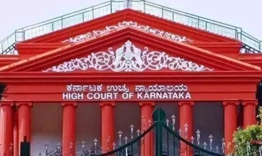 ಬೆಂಗಳೂರು ಶಿಕ್ಷಕರ ಕ್ಷೇತ್ರದ ಮತದಾರರ ಪಟ್ಟಿಗೆ ಆಕ್ಷೇಪ; ಚುನಾವಣಾ ಆಯೋಗಕ್ಕೆ ಹೈಕೋರ್ಟ್ ನೋಟಿಸ್ ಬೆಂಗಳೂರು ಶಿಕ್ಷಕರ ಕ್ಷೇತ್ರದ ಮತದಾರರ ಪಟ್ಟಿಗೆ ಆಕ್ಷೇಪ; ಚುನಾವಣಾ ಆಯೋಗಕ್ಕೆ ಹೈಕೋರ್ಟ್ ನೋಟಿಸ್