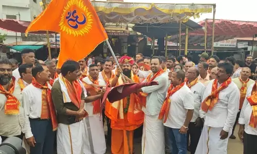 ಕೊಡವೂರು ಮಹಾರುದ್ರಯಾಗ: ವೈಭವದ ಹಸಿರು ಹೊರೆಕಾಣಿಕೆ ಮೆರವಣಿಗೆ; ಮಹರ್ಷಿ ಆನಂದ ಗುರೂಜಿ ಚಾಲನೆ