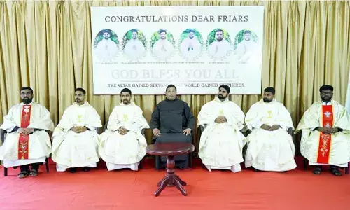 ಬಿಕರ್ನಕಟ್ಟೆ: ನಾಲ್ಕು ಮಂದಿ ಕಾರ್ಮೆಲೈಟ್ ಗುರುಗಳಿಗೆ ಪವಿತ್ರ ಗುರುದೀಕ್ಷೆ