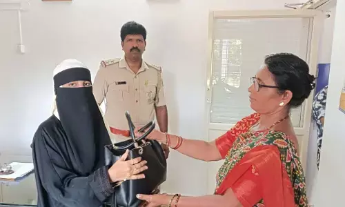 ಪಡುಬಿದ್ರಿ | ಬಸ್ ನಿಲ್ದಾಣದಲ್ಲಿ ದೊರೆತ ಬ್ಯಾಗ್ ಮರಳಿಸಿ ಪ್ರಾಮಾಣಿಕತೆ ಮೆರೆದ ರಿಕ್ಷಾ ಚಾಲಕ