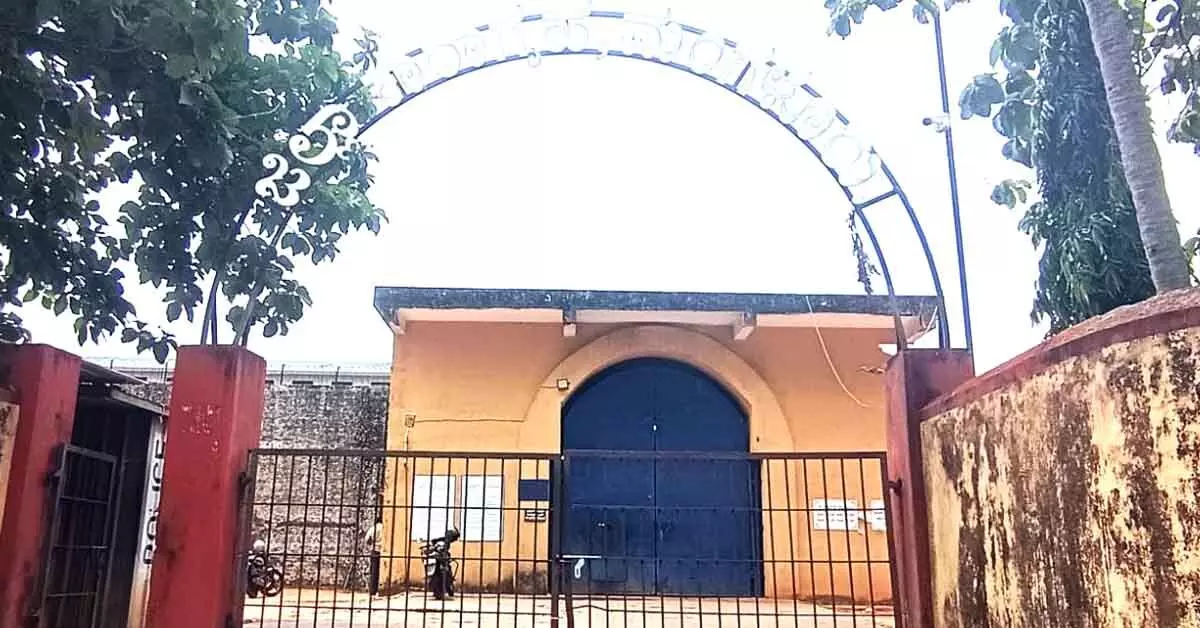 ಜೈಲೆಂಬ ಪಂಜರದೊಳಗೆ ಕಲಾ ಹೃದಯಗಳ ಒದ್ದಾಟ ಜೈಲೆಂಬ ಪಂಜರದೊಳಗೆ ಕಲಾ ಹೃದಯಗಳ ಒದ್ದಾಟ