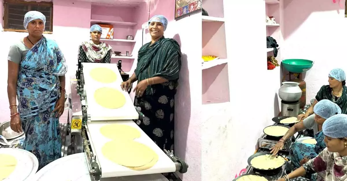 ‘ಗೃ-ಹಲಕ್ಷ್ಮಿ’ ಹಣದಿಂದ ರೊಟ್ಟಿ ಕೇಂದ್ರ ಆರಂಭ ‘ಗೃ-ಹಲಕ್ಷ್ಮಿ’ ಹಣದಿಂದ ರೊಟ್ಟಿ ಕೇಂದ್ರ ಆರಂಭ
